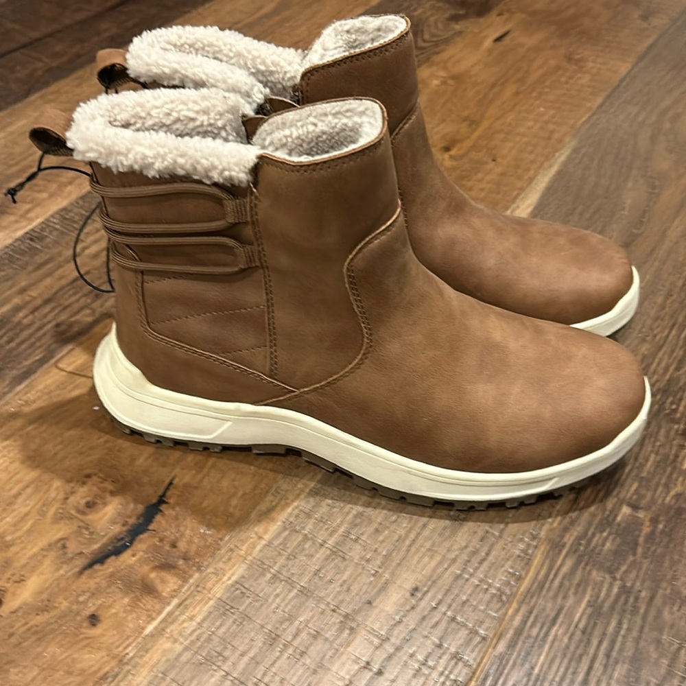 Womens boots size 9